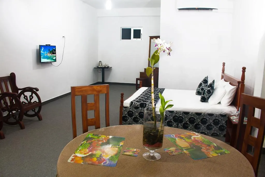 White Palace Kurana Katunayaka Bed & Breakfast
